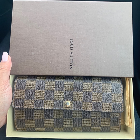 Louis Vuitton Handbags - Louis Vuitton Sarah Damier Ebene wallet